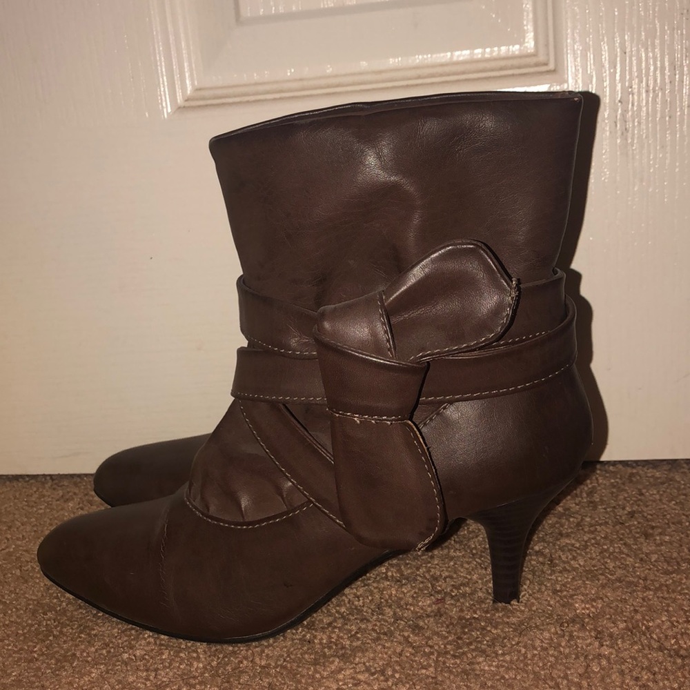Kitten heel booties